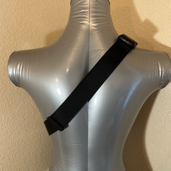 DRIVIN WAIST BELT BAG BLACK AND CAMO NEW WITHOUT TAGS - Picture 2 of 4